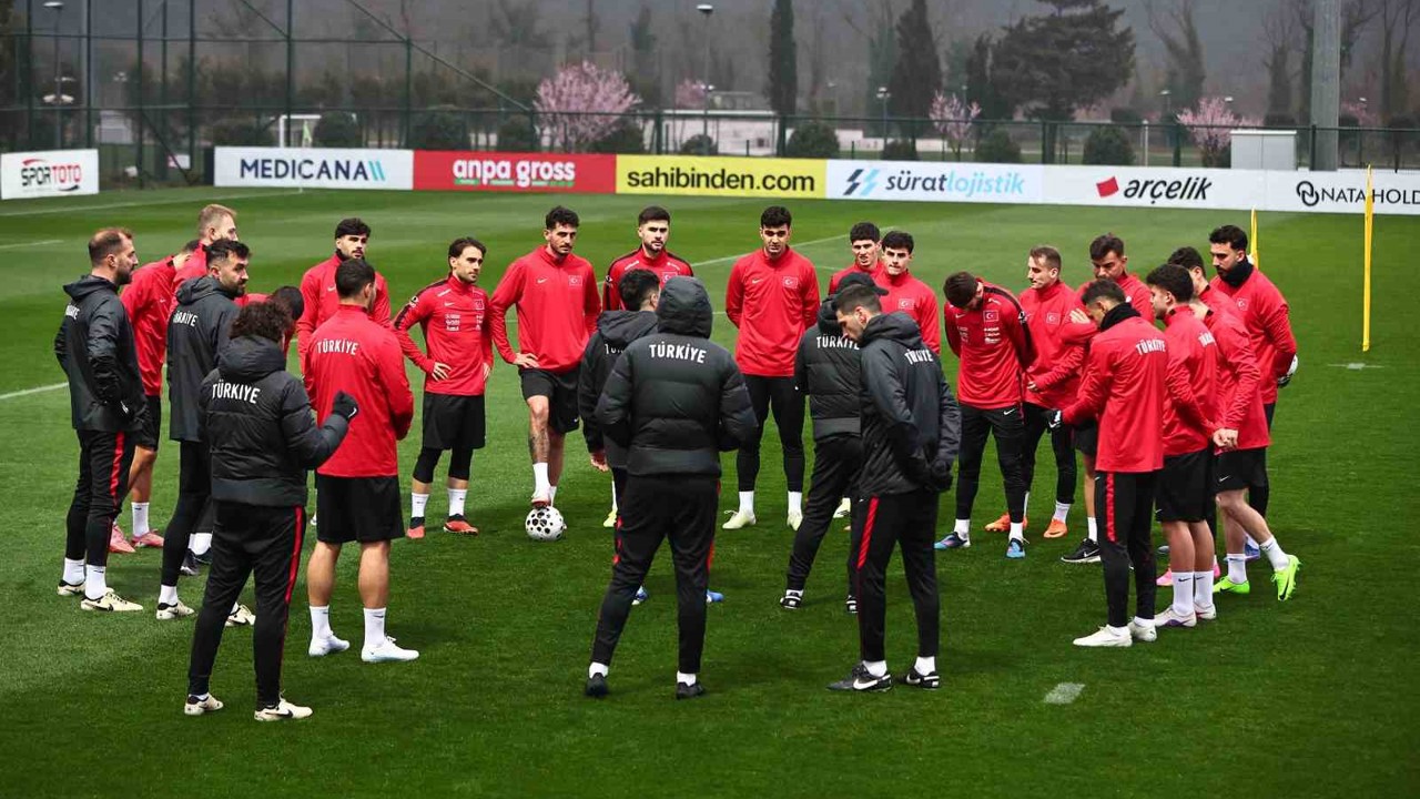 A Milli Futbol Takımı, Romanya maçı hazırlıklarını sürdürdü
