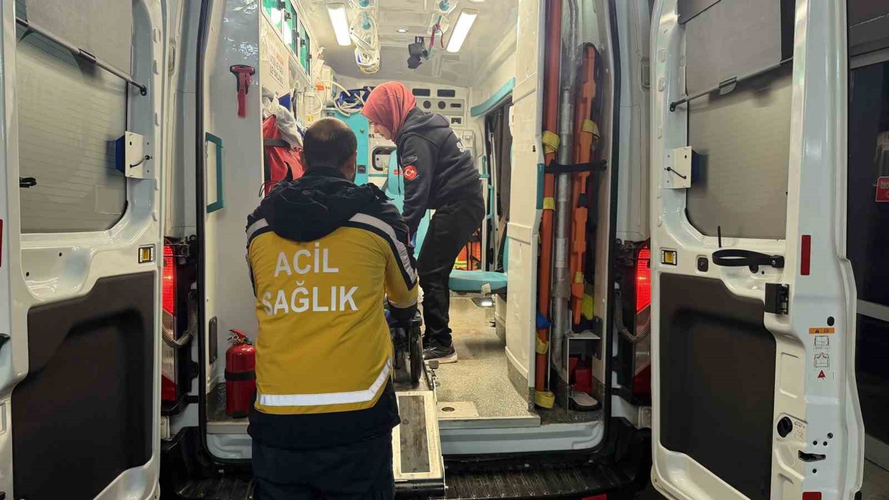 Adıyaman’da iki otomobil çarpıştı: 2 yaralı
