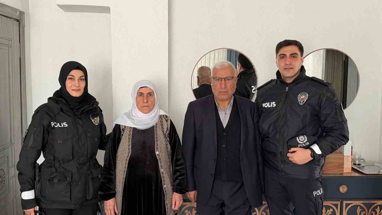 Özalp ilçesinde şehit ailelerine bayram ziyareti
