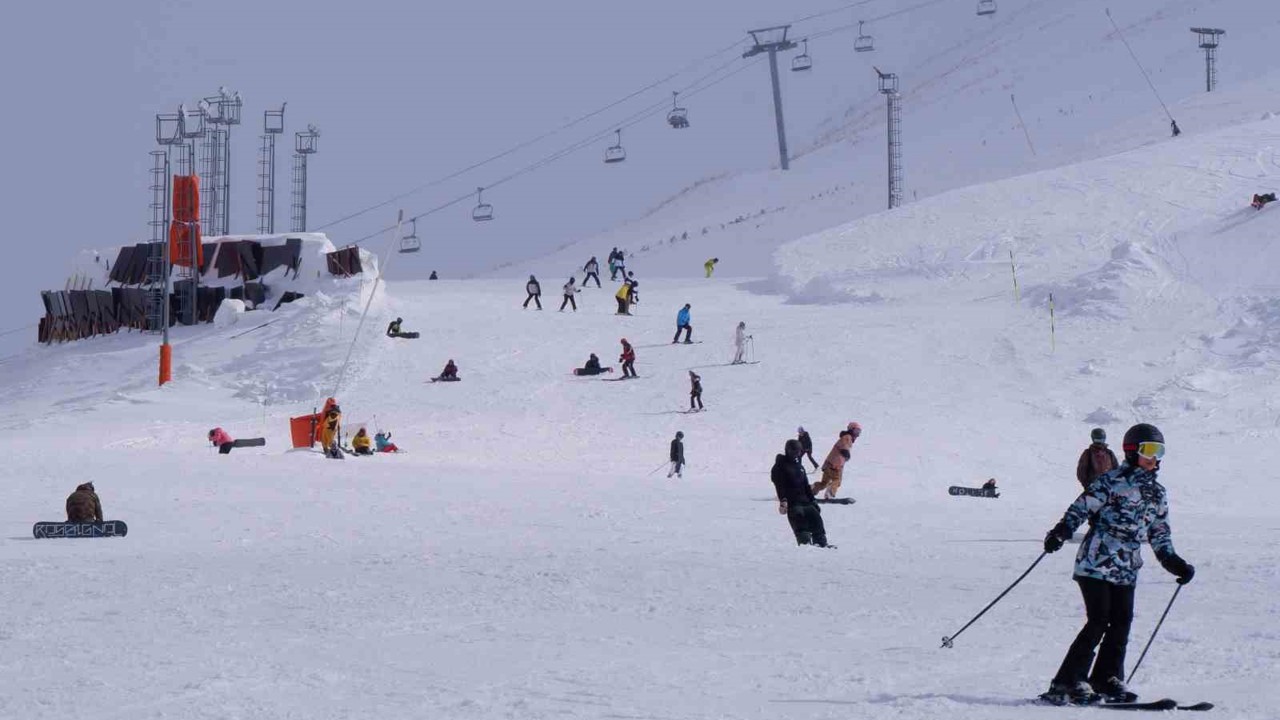 Palandöken bayramda cıvıl cıvıl
