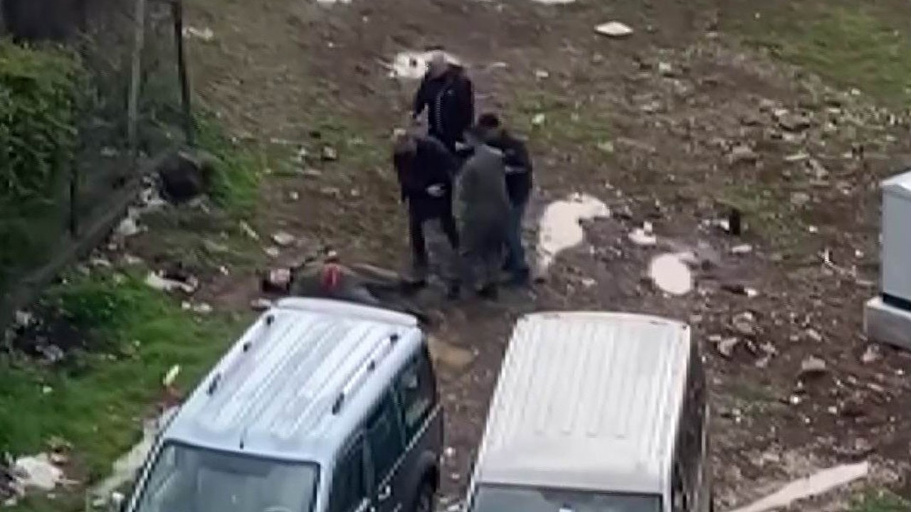 Diyarbakır’da bıçaklı kavga anı kameraya yansıdı
