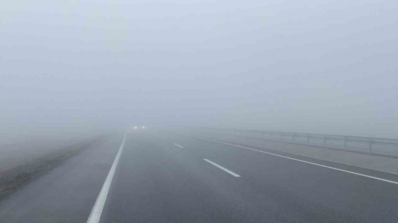 Pamuk Geçidinde yoğun sis etkili oldu
