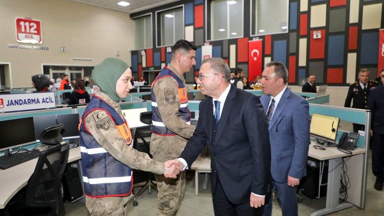 Kars Valisi Ziya Polat’tan 112 Acil Çağrı Merkezi’ne bayram ziyareti
