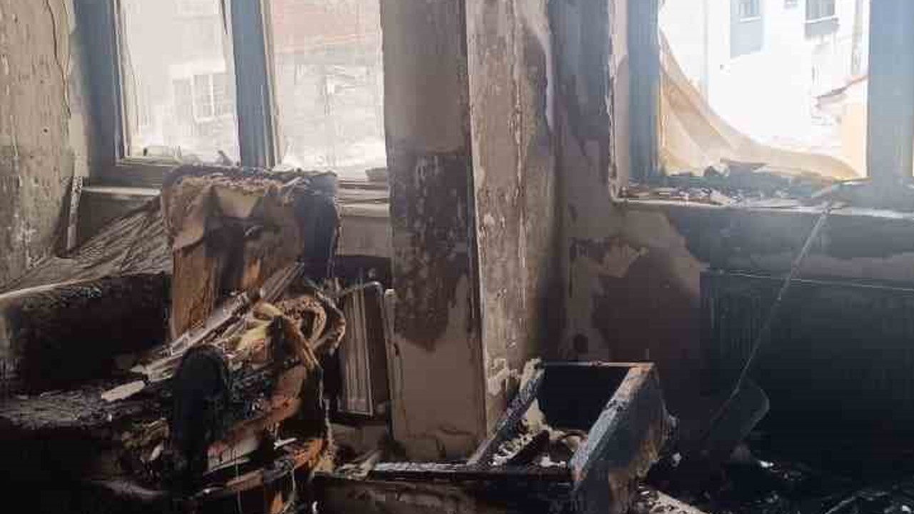 Yangında dumandan etkilenen 3 kişi hastaneye kaldırıldı
