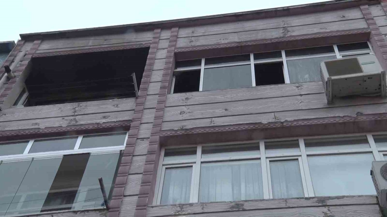 Eşini öldürüp evi ateşe verdi
