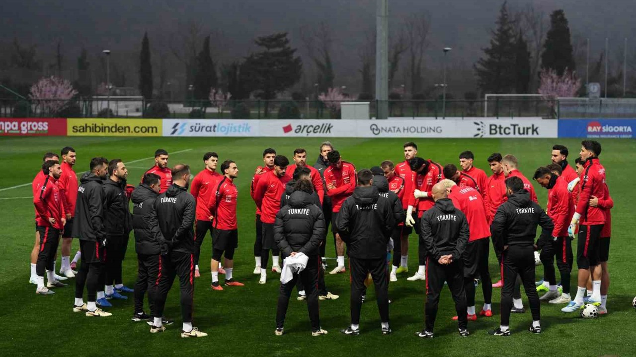 A Milli Futbol Takımı, Romanya maçı hazırlıklarını sürdürdü
