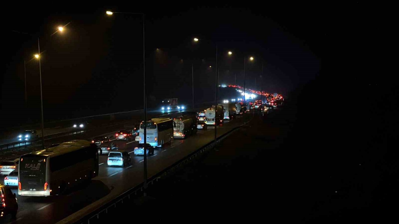 Bolu geçişinde bayram trafiği kilit
