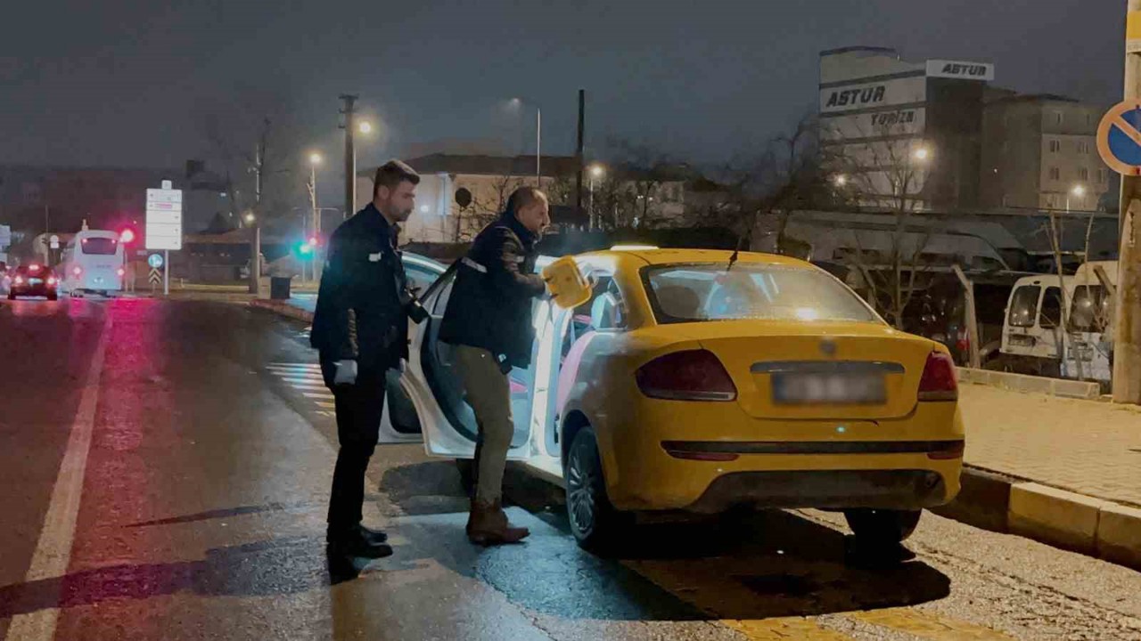 Tekirdağ’da takside yolcu dehşeti: Şoförü omzundan bıçakladı
