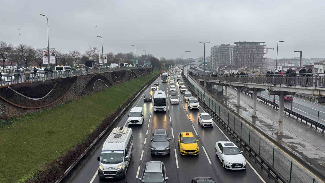 İstanbul’da bayram dönüşü trafik yoğunluğu
