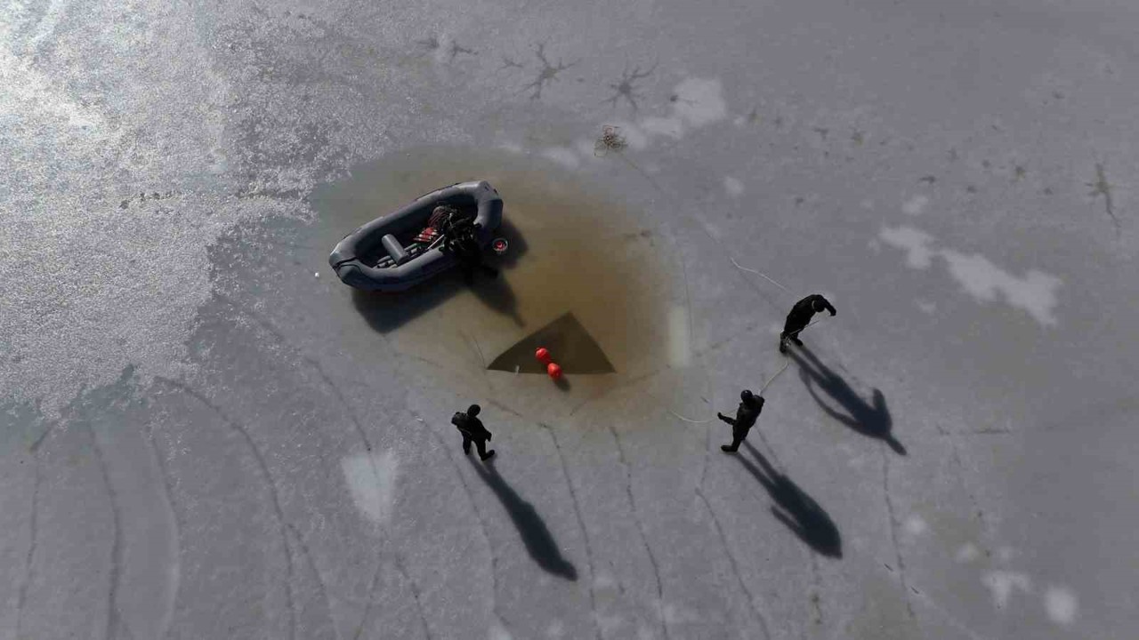 Diyarbakır’da SAK timi arama faaliyetleri esnasında delil de topluyor
