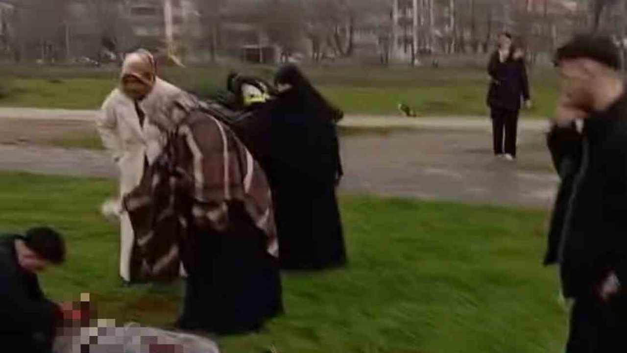 Bursa’da bıçaklı kavga...Boğazı kesilen kişi hayatını kaybetti
