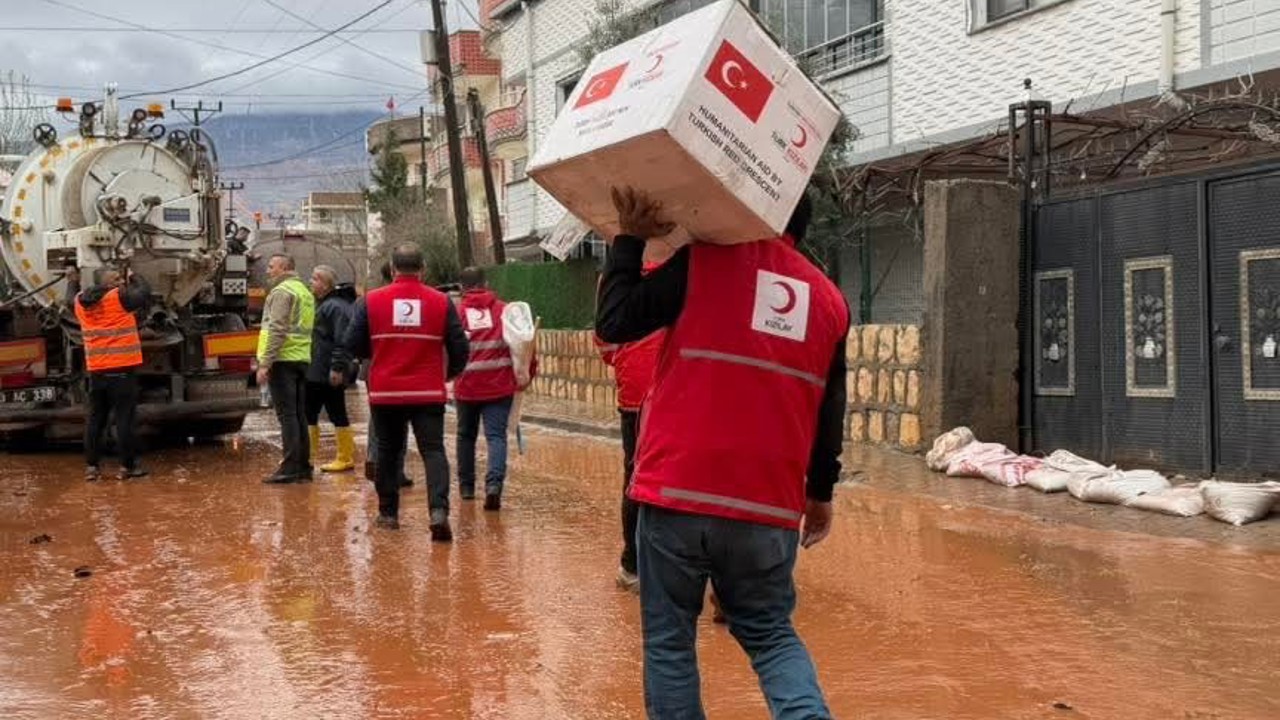 Kasrik selle sarsıldı, Kızılay yaraları sarmak için çalışma başlattı
