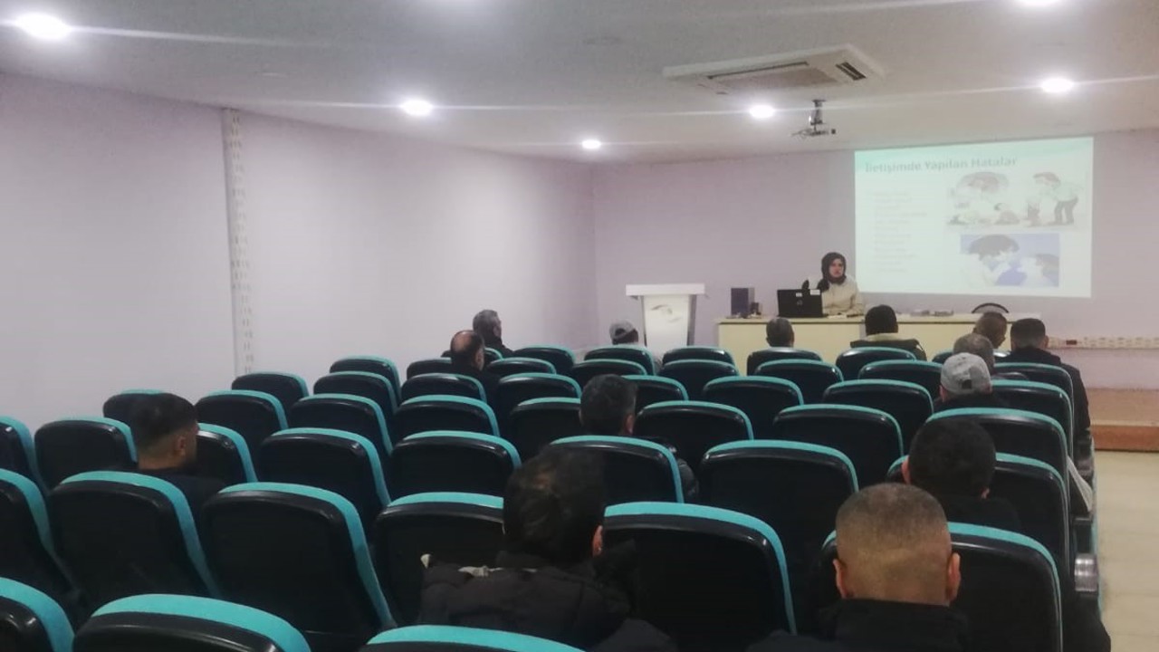 Elazığ’da yükümlülere ‘İletişim Becerileri’ semineri verildi
