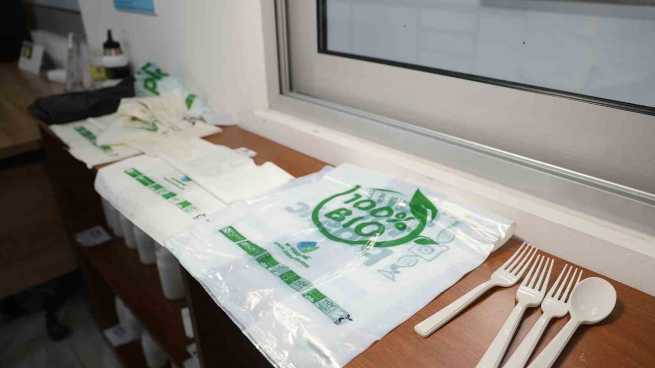 Petrol yerine nişasta: 180 günde biyobozunabilen plastik alternatifi
