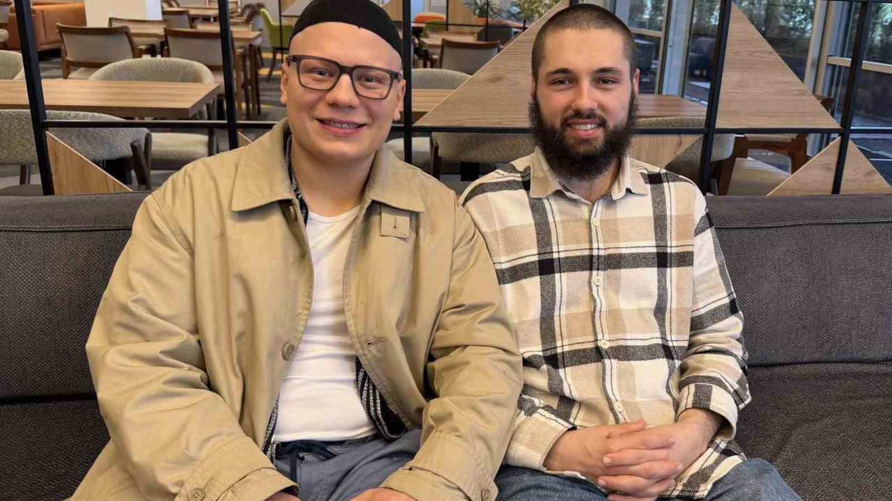 Almanya’da iki genç müslümanlığı araştırıp İslamiyeti seçtiler
