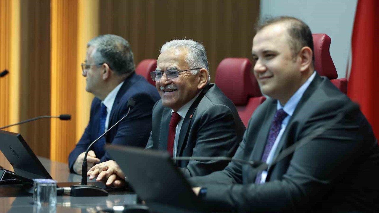 Personeliyle bayramlaşan Başkan Büyükkılıç: "Kayseri Büyükşehir bir marka"
