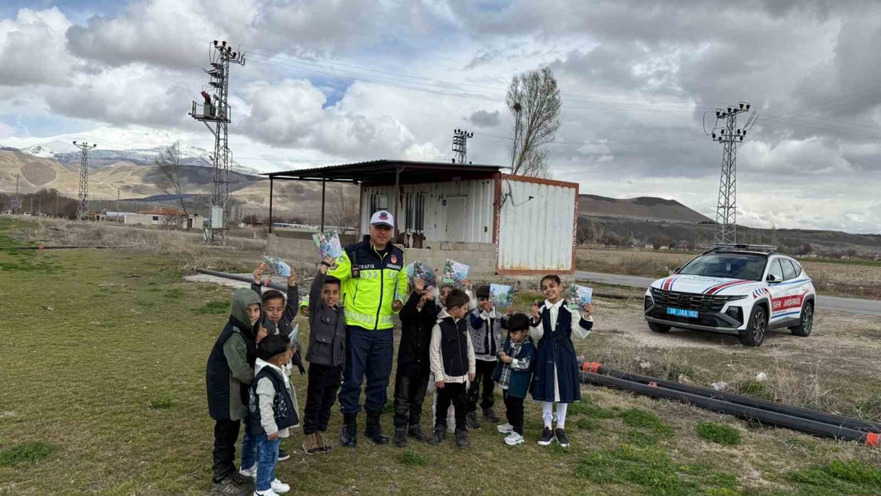 Çocukların bayram harçlıkları jandarmadan
