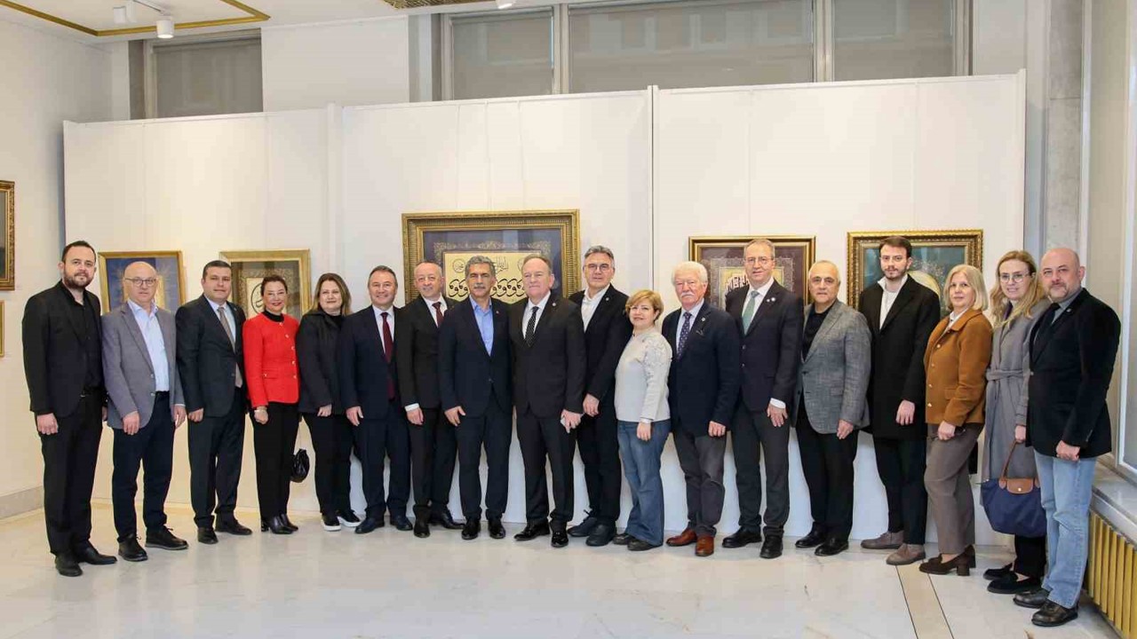 ‘Zer-i nab’ tezhip sergisi Bursa’da ziyarete açıldı
