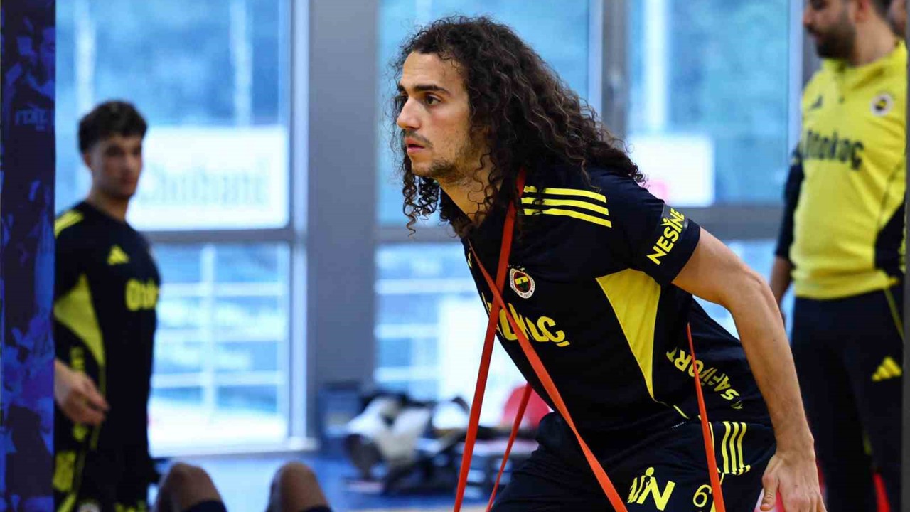 Fenerbahçe, günü çift antrenmanla tamamladı
