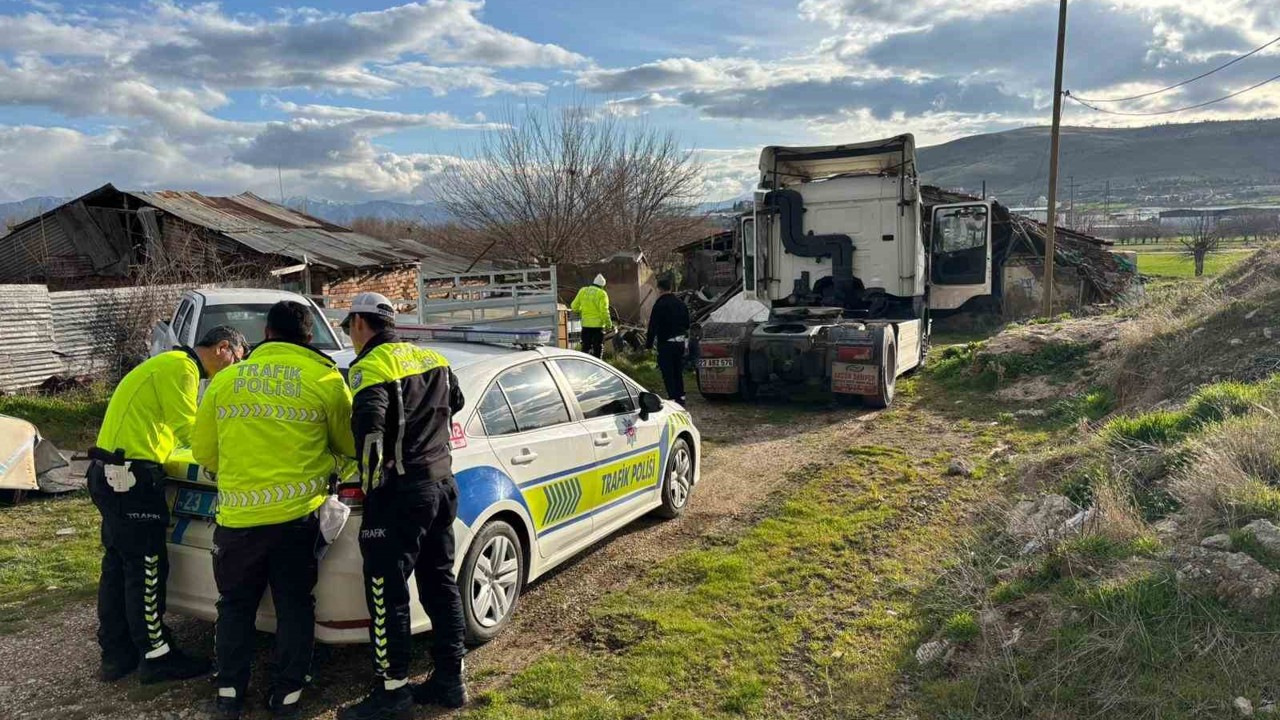 ’Dur’ ihtarına uymayan alkollü sürücüye 450 bin lira ceza
