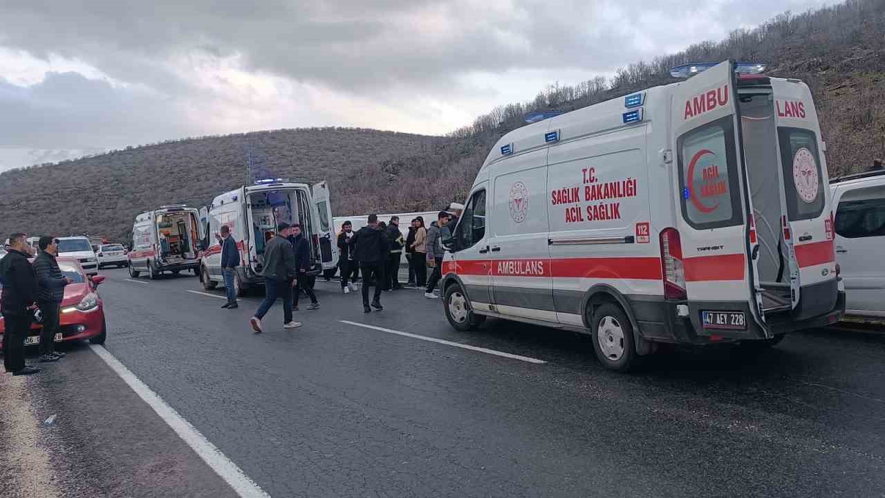 Mardin’de yolcu otobüsü devrildi: 24 yaralı
