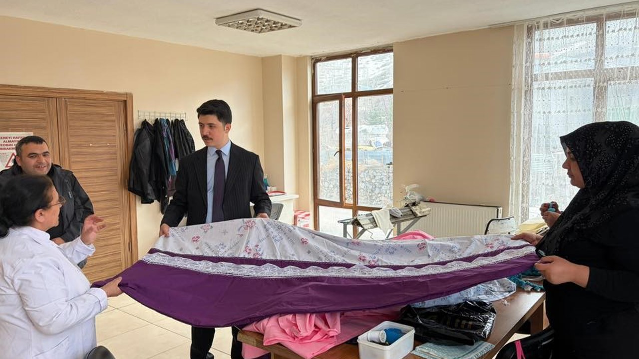 Digor Kaymakamı Ahmed Tayyib Kahraman’dan Halk Eğitimi Merkezi’ne ziyaret
