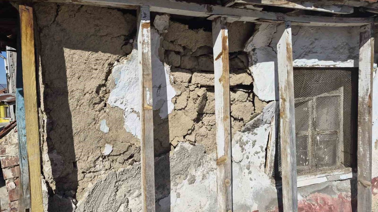 Metruk ev çevreye tehlike saçıyor
