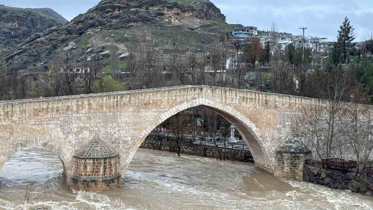 Diyarbakır’da sağanak nedeniyle akarsuların debileri arttı
