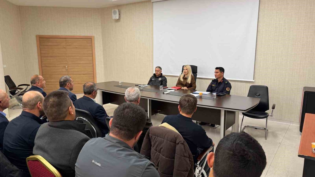 Altıntaş’ta muhtarlar toplantısı gerçekleştirildi
