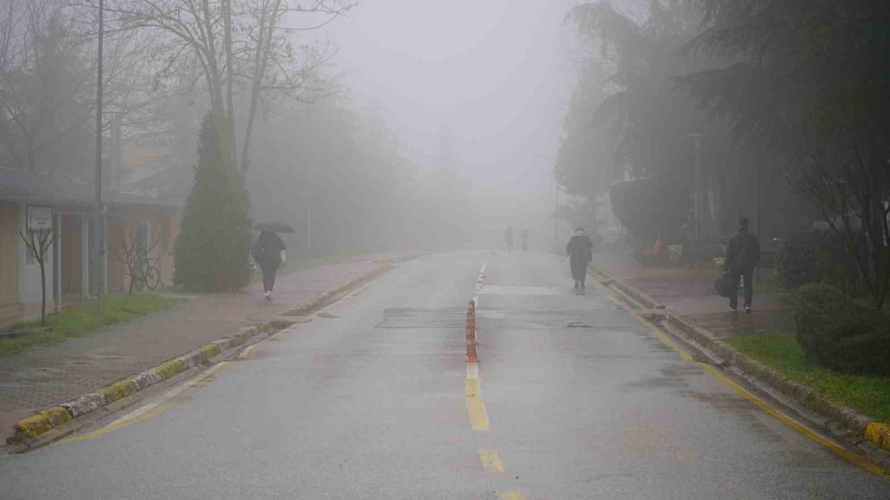 Sis ve yağmur etkili oldu: Kampüste görüş azaldı
