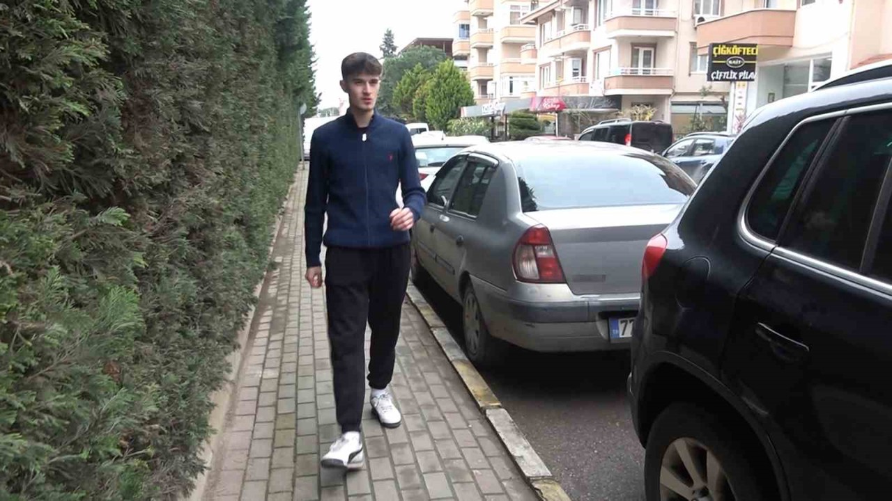 Yalova’da 18 yaşındaki genç ormanlık alana kaçırılıp gasp edildi
