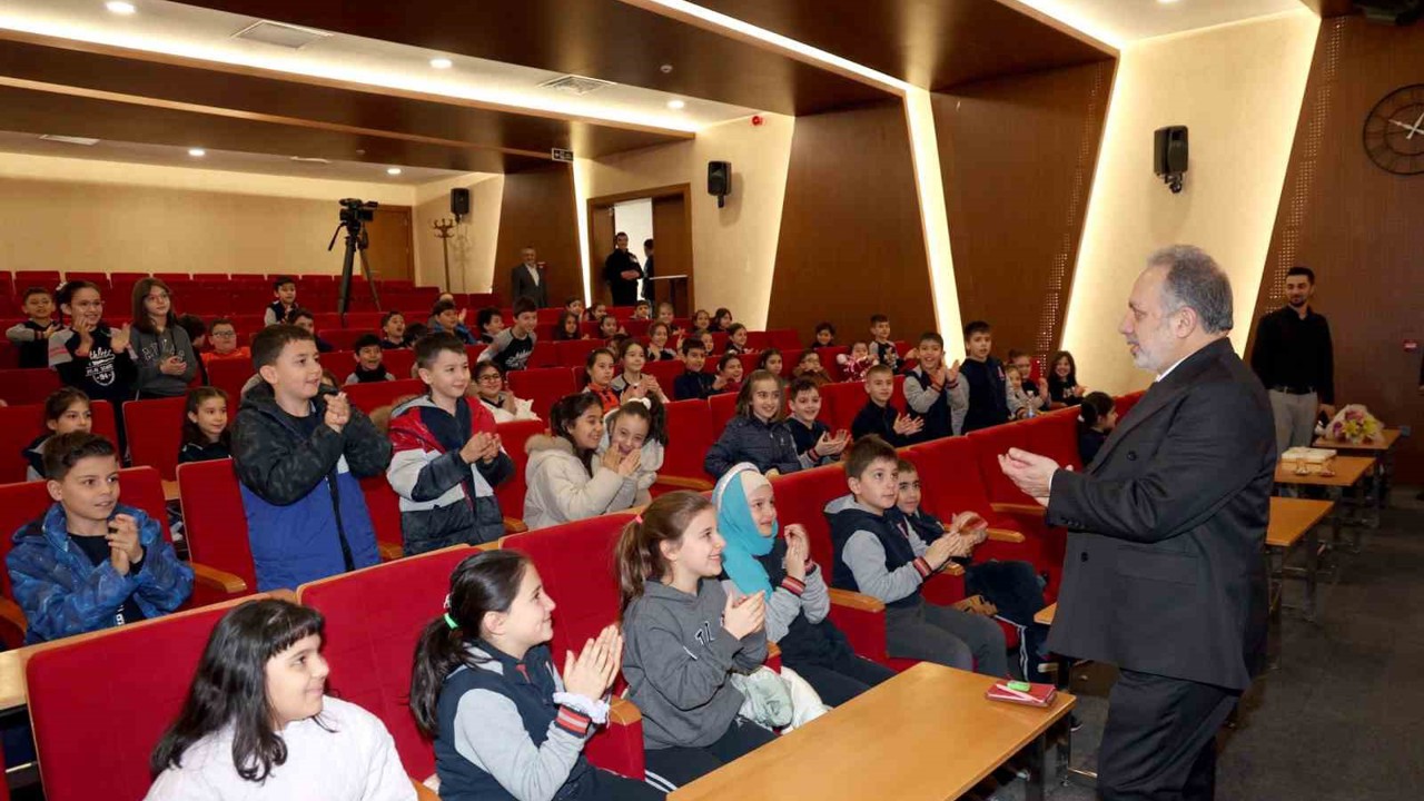 Başkan Yalçın’dan miniklere yerel yönetim dersi
