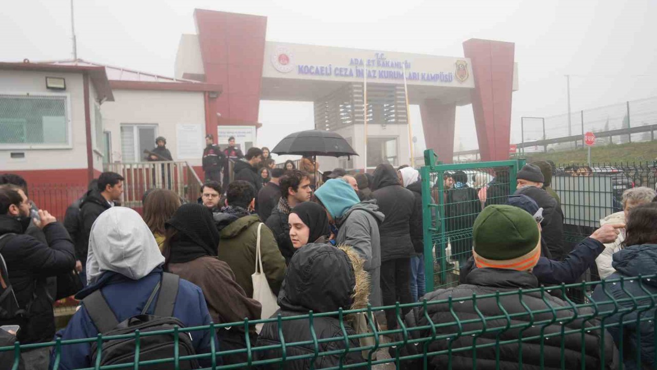 (Düzeltme) Kocaeli’de 7 kişinin öldüğü fabrika yangını davası başladı
