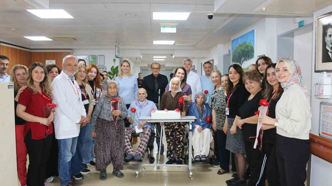 Yaşlılar haftasında palyatif servis hastalarına moral ziyareti
