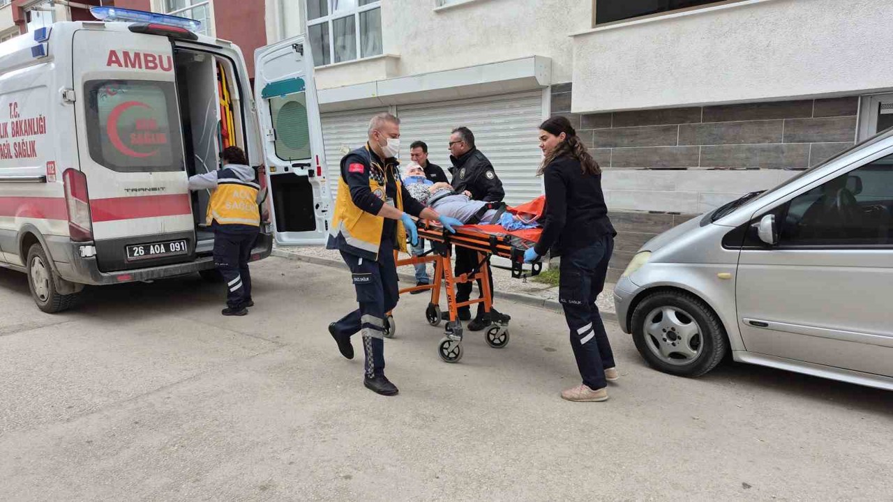 Evinde düşerek yaralanan yaşlı kadın dakikalarca yardım bekledi
