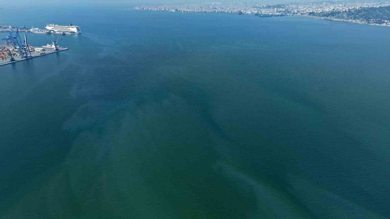 İzmir Körfezi’nde yine dış kaynaklı kirlilik alarmı
