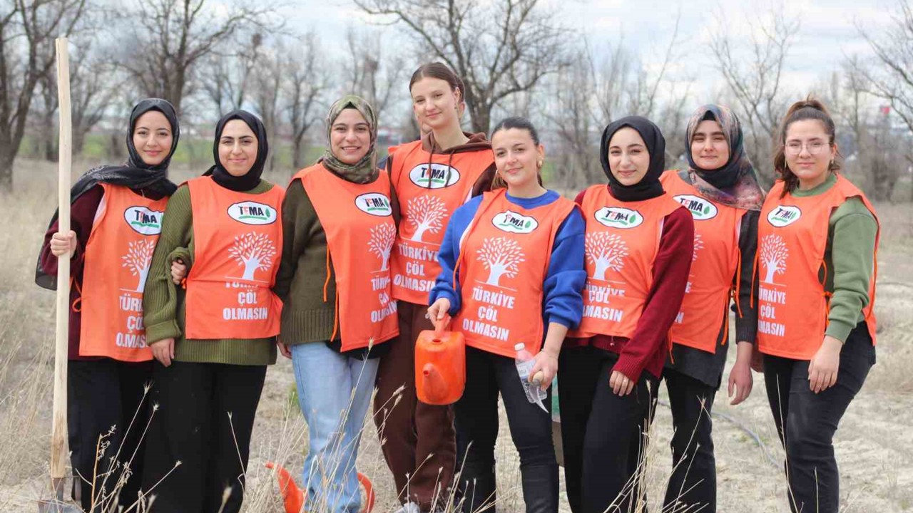 Karapınar’da erozyon sahasına fidan dikildi
