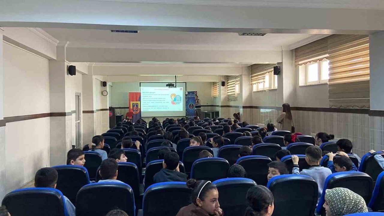 Jandarmadan öğrencilere siber güvenlik eğitimi
