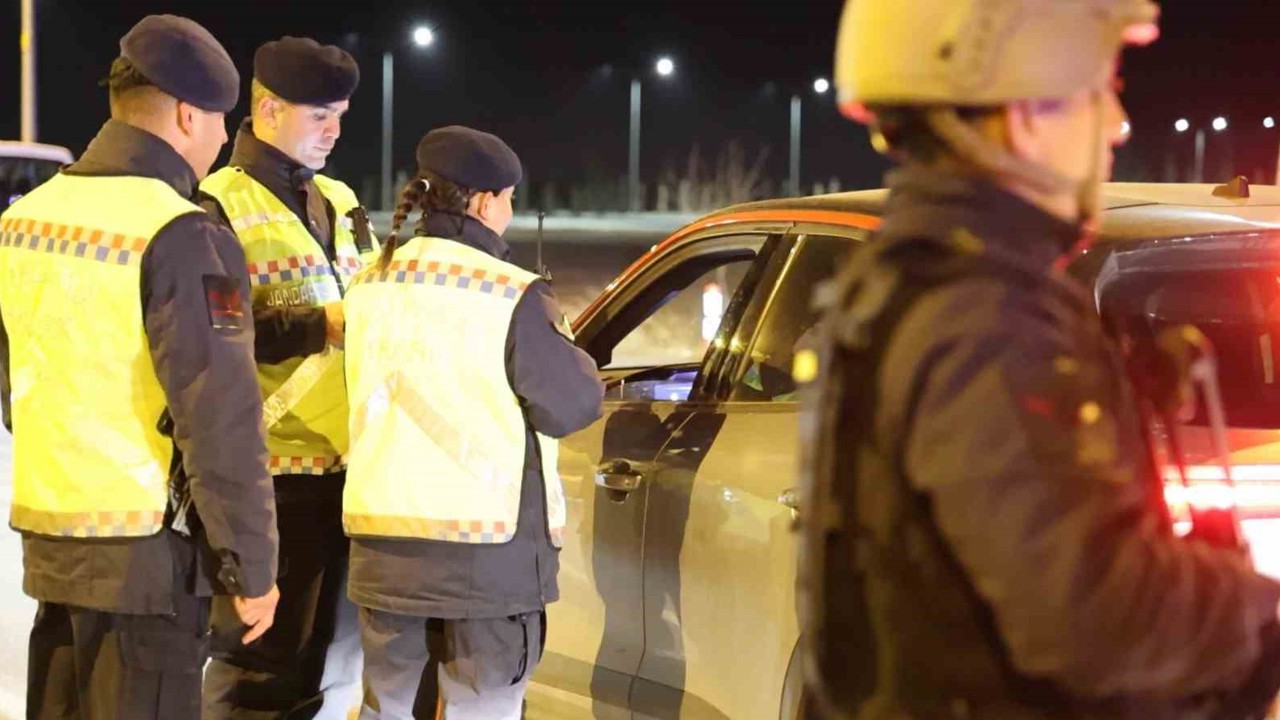 Aksaray’da jandarma ekipleri uygulamalarını sürdürüyor
