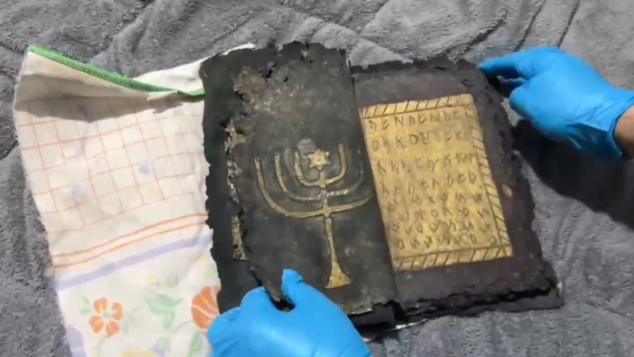 Aydın’da Bizans dönemine ait altın işlemeli dua kitabı ele geçirildi
