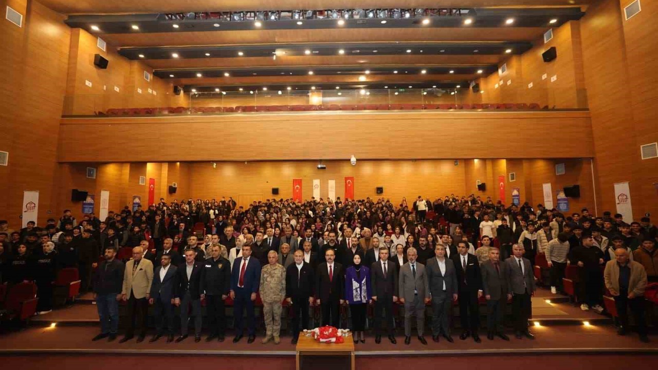 Siirt’te "Güneş Hadisesi" söyleşi programı düzenlendi
