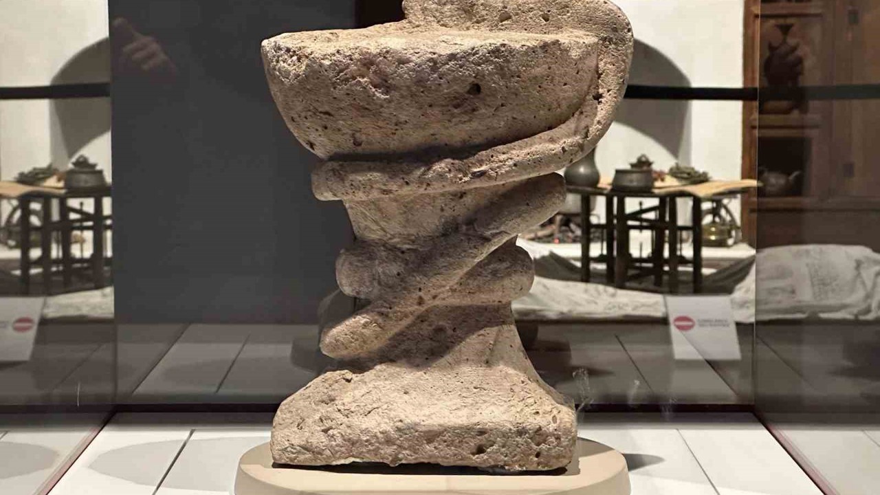 Eczacılık ve sağlığın sembolü sayılan 791 yıllık kadehe sarılı yılan heykeli bu müzede sergileniyor
