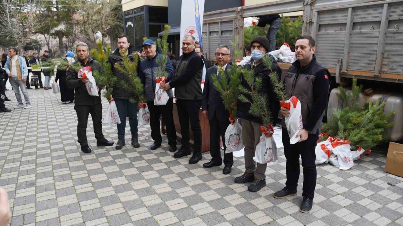 Eskişehir Orman Bölge Müdürlüğü’nden fidan dağıtımı
