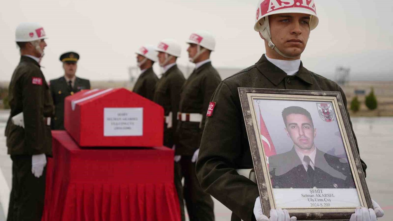 Şehit Akarsel’in naaşı memleketine uğurlandı
