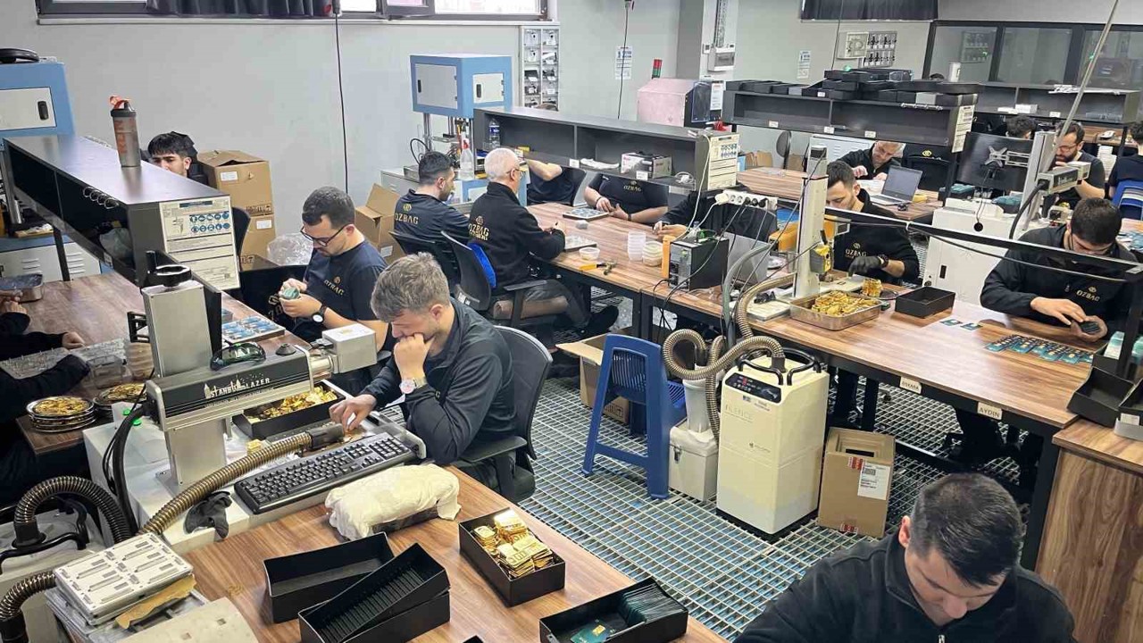 Talebe yetişmek için gece gündüz böyle altın üretiyorlar
