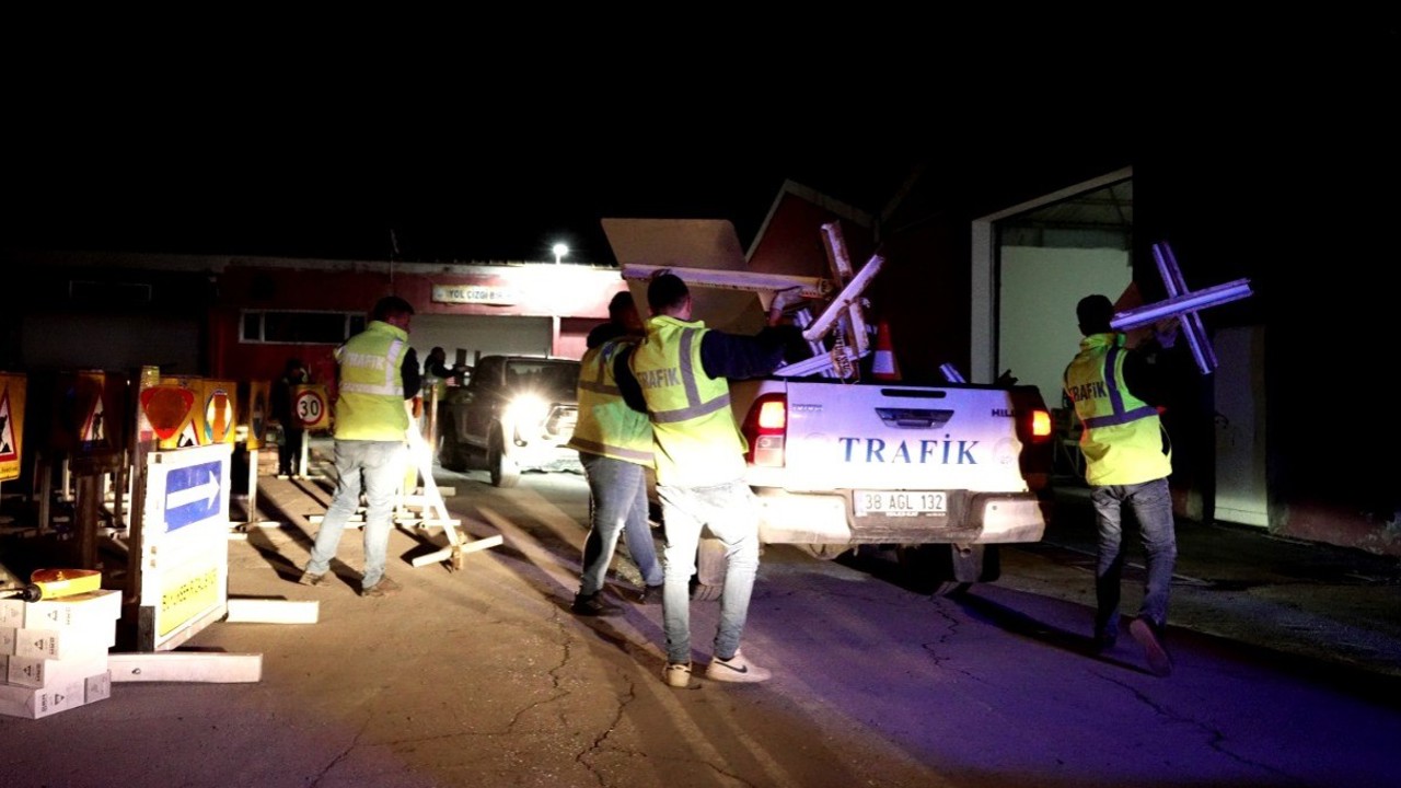 Başkan Büyükkılıç: "Kartal Kavşağı’nda gece yarısı start verildi"
