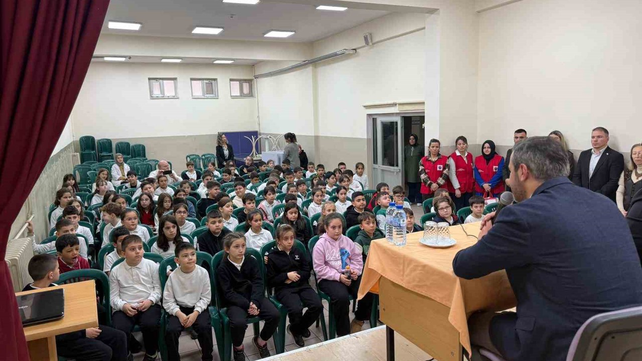 Başkan Çetinkaya’dan miniklere yerel yönetim dersi
