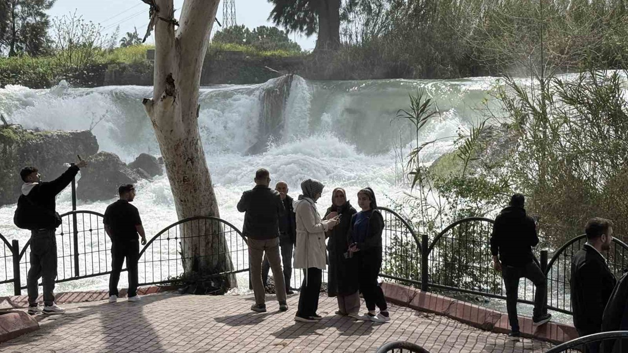 Tarsus Şelalesi’ne yağış sonrası ziyaretçi akını
