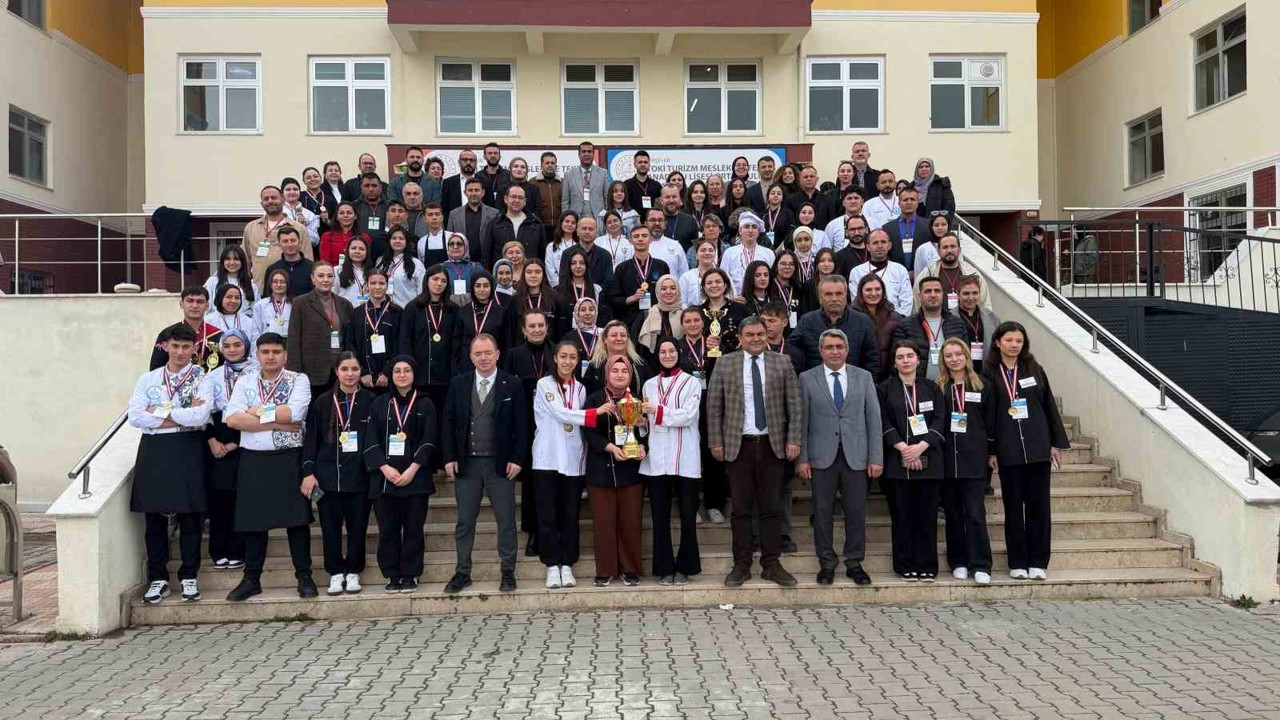 Eskişehirli genç şefler mutfakta devleşti: Kırşehir’den madalyalarla döndüler
