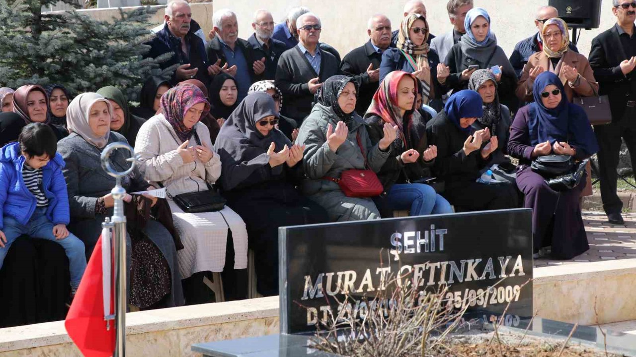 Kahramanmaraş’ta Muhsin Yazıcıoğlu’yla birlikte düşen helikopterde vefat edenler mezarları başında anıldı
